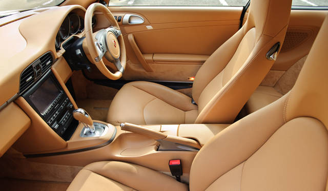 <strong>PORSCHE 911 Carrera｜ポルシェ 911 カレラ</strong>