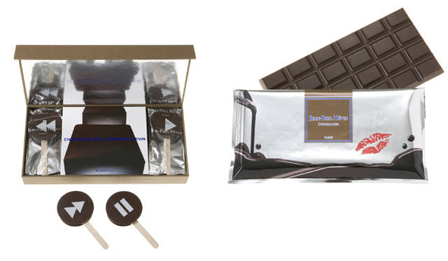 <strong>JEAN＝PAUL HĒVIN｜ジャン＝ポール・エヴァン</strong>　左｜コフレ コンピラシオン　5250円　カカオ生産国出身のアーティストの楽曲を集めたコンピレーションアルバムと、カカオ63％のシュセットショコラのセット　　右｜タブレット　1470円　ショコラの泉が描かれた新作パッケージ