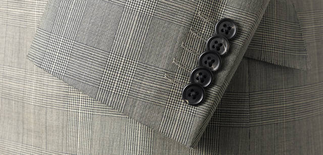 <strong>Paul Smith｜ポール・スミス</strong> 　ポール・スミス ブリティッシュ コレクション　袖ボタンは5つで重厚感がある。