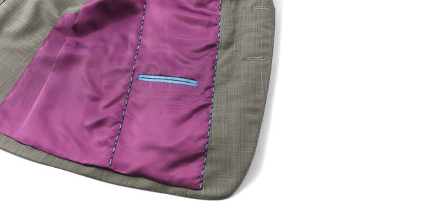 <strong>Paul Smith｜ポール・スミス</strong> 　ポール・スミス ブリティッシュ コレクション　裏地は鮮やかなピンク。内ポケットの玉縁は鮮やかなスカイブルー。