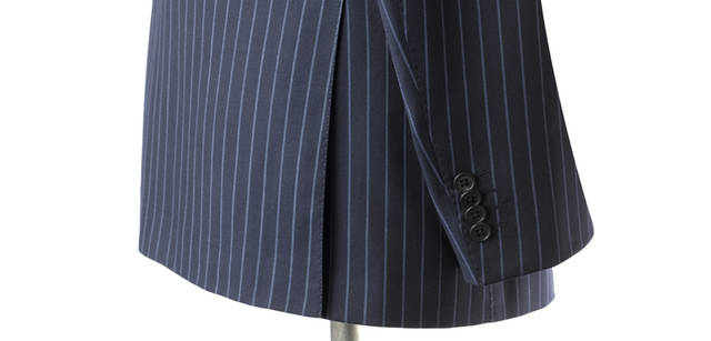 <strong>Paul Smith｜ポール・スミス</strong> 　ポール・スミス ロンドン　深くしっかりと入れられたサイドベンツ。