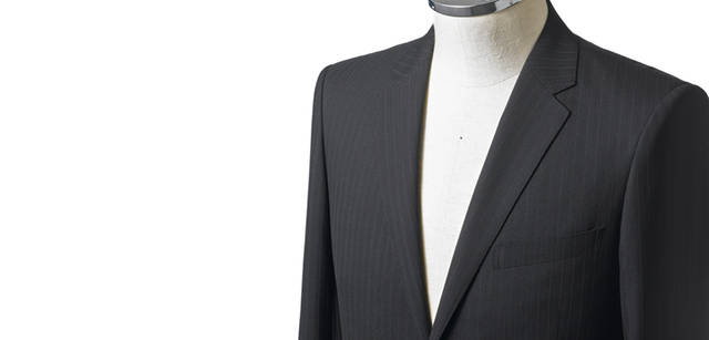 <strong>Paul Smith｜ポール・スミス</strong> 　PS ポール・スミス　PS ポール・スミスの特徴ディテールといえるのが、ナローラペル。すっきりとした細いラペルがシャープさを加速する。