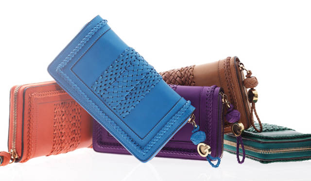 <strong>GUCCI｜グッチ</strong> ウォレット[W19×H10cm]（オレンジ、ブルー、パープル、グリーン） 11万7600円、（ライトブラウン）13万4400円（すべてグッチ／グッチ ジャパン カスタマーサービス）