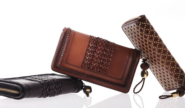 <strong>GUCCI｜グッチ</strong> ウォレット[W19×H10cm]（黒）11万7600円、（こげ茶）13万4400円、（スタッズ）11万7600円（すべてグッチ／グッチ ジャパン カスタマーサービス）