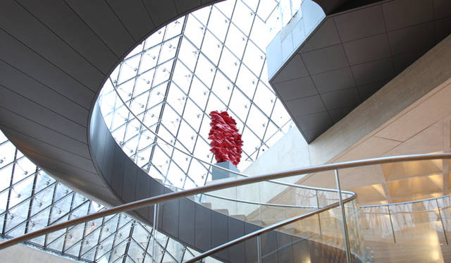 <strong>Maybach is official partner of the Louvre in Paris</strong>