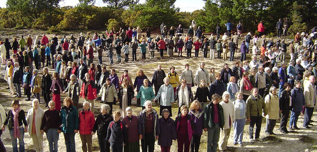 <strong>Chapter04</strong>｜Keyword：Beauty＆Health　6人からはじまったコミュニティ「フィンドホーン」では現在400～500人ものメンバーが豊かな自然とともに共同生活を営んでいる。