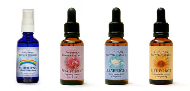 <strong>Chapter04</strong>｜Keyword：Beauty＆Health　愛と癒しの共同体で作られたフラワーエッセンス「Findhorn Flower Essences（フィンドホーン フラワーエッセンス）」　左から スプレー「セイクレッドスペース」（ネガティブなエネルギーの浄化と変容を助ける） 50mL　4620円、コンビネーション（飲用） 「フェミニニティ」 （女性特有のサイクルと問題のサポート）、「クリアーライト」（平和な心をもたらす）、「ライフフォース」（疲れや低エネルギー、燃え尽きた感覚を打ち負かす）　各30mL　3990円