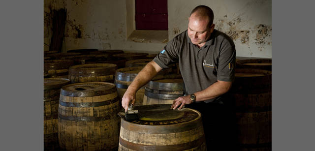 <strong>Chapter04</strong>｜Keyword：Whisky　仕込まれる樽によっても味わいを変えるウイスキー。一口には語れぬ無限のバリエーション、知れば知るほど奥の深い世界である。