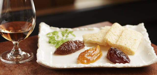 <strong>Chapter04</strong>｜Keyword：Whisky　甘いママレードと愉しむのもお薦め。ぜひ一度自分の舌でウイスキーの変化を確かめてみてほしい。