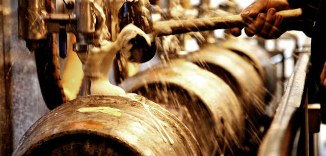 <strong>Chapter04</strong>｜Keyword：Scottish Beer　スコットランドのビールのもっとも伝統的な飲み方は、カスクコンディションといって、パブの地下のビールの生樽（カスク）から注ぐもの。