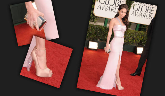 <strong>Megan Fox｜ミーガン・フォックス</strong> 艶やかなサテンとシフォンの組み合わせが美しい、ベビーピンクのドレスを纏ったミーガン・フォックス。手にはまるでカットされた宝石のようなクラッチバッグ、足もとはヒールがきらめくサテンのプラットフォームサンダルをコーディネイト。