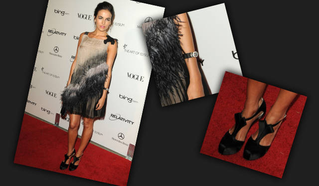 <strong>Camilla Belle｜カミーラ・ベル</strong> 女優のカミーラ・ベルが着たのは、アルベルタ フェレッティのドレス。グラデーションが美しいフェザーがあしらわれたこのドレスは、ピッティ・ウォモにて発表された特別なドゥミ・クチュールコレクションのもの。