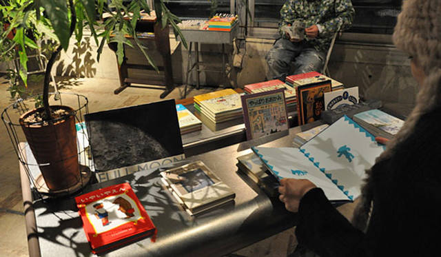 <b>塚田有一│みどりの触知学</b>　『月夜の読書室』の様子