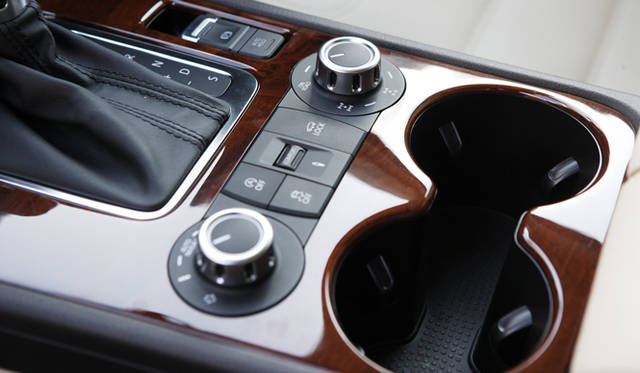 <strong>Volkswagen Touareg Hybrid｜フォルクスワーゲン トゥアレグ ハイブリッド</strong>