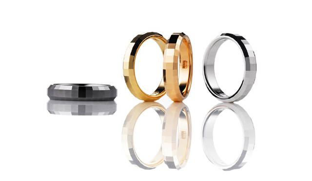 <strong>COREJEWELS｜コアジュエルス　VOLCAN　K18BLACK / k18YG / k18PG / k18WG 各9万7650円（以上COREJEWELS　Tel. 03-5774-0593）