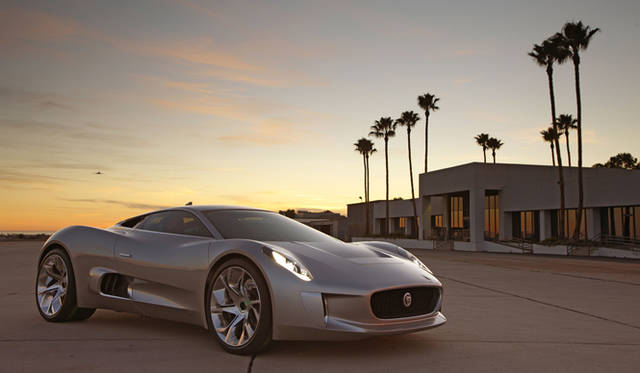 <strong>LOUIS VUITTON CLASSIC AWARDS 2010-2011｜ルイ・ヴィトン クラシック アワード2010-2011</strong>　Jaguar C-X75｜ジャガー C-X75　（c）JAGUAR CARS