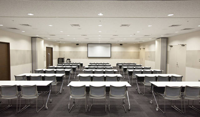 <strong>文化ファッションインキュベーション</strong>｜プロジェクター完備の会議や講演会にも適したスペース