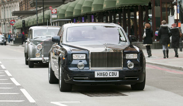 <strong>ROLLS-ROYCE｜ロールス・ロイス</strong>　ファントムはビッカース時代まではVIと名前がついていたので、現行は7代目といえる。