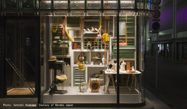 <strong>HERMÈS | エルメス</strong>　メゾンエルメスのウィンドウディスプレイをパラモデルが担当