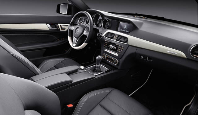 <strong>Mercedes-Benz C-Class Coupe｜メルセデス・ベンツCクラスクーペ</strong>