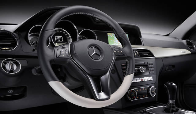 <strong>Mercedes-Benz C-Class Coupe｜メルセデス・ベンツCクラスクーペ</strong>