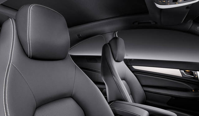 <strong>Mercedes-Benz C-Class Coupe｜メルセデス・ベンツCクラスクーペ</strong>