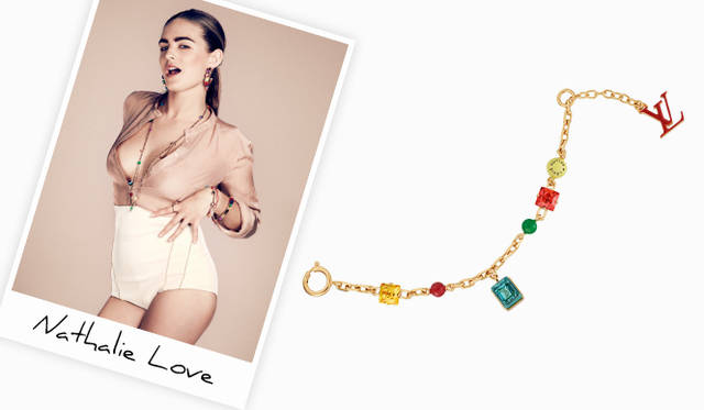 <strong>LOUIS VUITTON｜ルイ・ヴィトン</strong><br /><strong>Nathalie Love｜ナタリー・ラヴ ＜Los Angeles＞　女優</strong>　右／「プラスレ・コスモポリタン」ブレスレット 5万8800円（参考価格）（ルイ・ヴィトン） ※5月発売予定