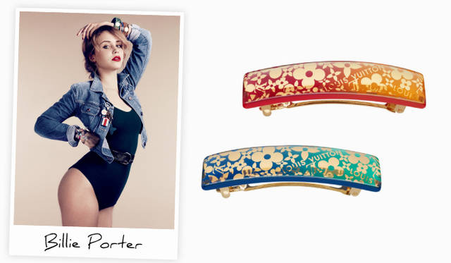 <strong>LOUIS VUITTON｜ルイ・ヴィトン</strong><br /><strong>Billie Porter｜ビリー・ポーター ＜London＞ リポーター、パーティガール</strong> 左（model）／「ブラスレ・トロピカル カクテルGM」ブレスレット 各4万5150円（参考価格）、「ブラスレ・トロピカル カクテルTPM」ブレスレット 各3万3600円（参考価格）、右上／「バレッタ・トロピカル カクテル」バレッタ（ルージュ） 3万450円（参考価格）、右下／「バレッタ・トロピカル カクテル」バレッタ（ブルー） 3万450円（参考価格）（すべてルイ・ヴィトン） ※5月発売予定
