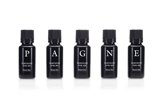 <strong>XAMPAGNE│シャンパン</strong>　シャンパンフォーミー（ボディフレグランスオイル）左より、フローラル・フルーティー、フローラル・グリーン、ホワイト・フローラル、ウッディ、フローラルの5本セット。各20ml、5本セット、2万1000円