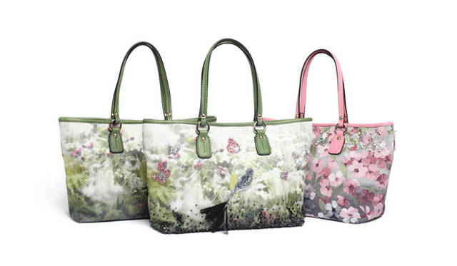 <strong>VALENTINO｜ヴァレンティノ　ガーデンパーティー</strong>　　伊勢丹限定のバッグ　左／9万500円　 中／14万,000円　 右／14万7000円　ヴァレンティノ インフォメーションデスク　Tel. 03-3263-6501　　