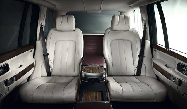 <strong>RANGE ROVER AUTOBIOGRAPHY ULTIMATE EDITION｜レンジローバー・オートバイオグラフィ・アルティメットエディション</strong>