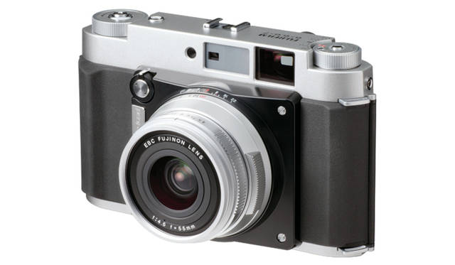 <strong>FUJIFILM｜フジフイルム</strong>　人気の中判フィルムカメラに、広角タイプが登場