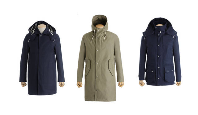 <strong>MACKINTOSH｜マッキントッシュ</strong>  DUNOON HOOD／ダヌーン フード（ゴム引き）15万150円、 KERRERA／ケレラ（布帛）9万3450円、 CLISHAM／クリシャム（ゴム引き）12万6000円