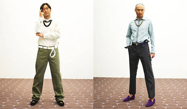 <strong>to ku ri｜トクリ</strong>　左／シャツ、チノトラウザーズ「ONES STROKE」、右／シャツ、ウールトラウザーズ「ONES STROKE」