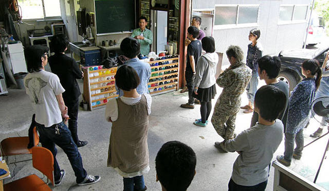 <strong>「fresco」グラスデザインワークショップ</strong>　昨年のワークショップの様子