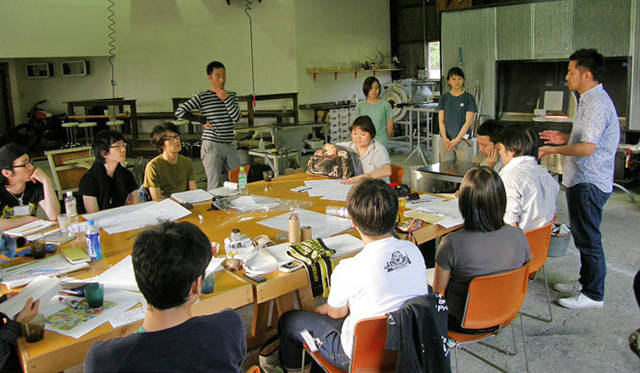 <strong>「fresco」グラスデザインワークショップ</strong>　昨年のワークショップの様子