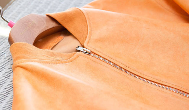 <strong>TOMORROWLAND｜トゥモローランド</strong>　「QUAI DE VALMY」レザーブルゾン18万9000円（トゥモローランド）