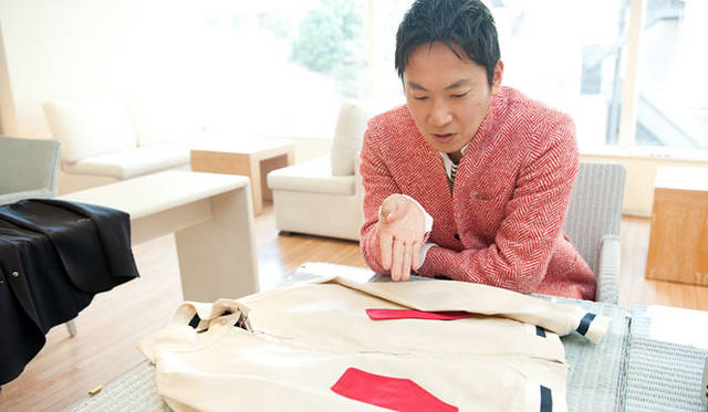 <strong>TOMORROWLAND｜トゥモローランド</strong>　「MACKINTOSH」×「KITSUNÉ」ドッグイヤーブルゾン　9万9750円（トゥモローランド）