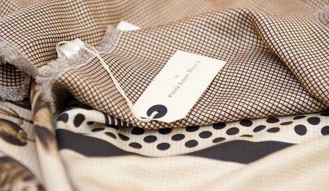 <strong>TOMORROWLAND｜トゥモローランド</strong>　「Pierre-Louis Mascia」ストール　左／2万8350円、中／2万8350円、右／3万1500円（トゥモローランド） 