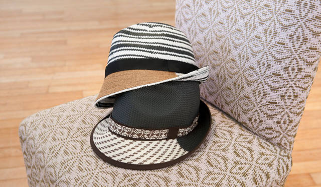 <strong>TOMORROWLAND｜トゥモローランド</strong>　「BERNSTOCK SPEIRS」 (上)コルクハット 1万9150円、 (下)パナマハット 1万6800円（トゥモローランド） 