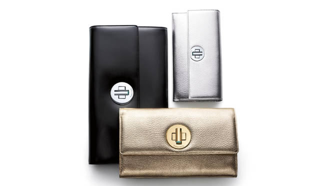 <strong>TIFFANY & CO.｜ティファニー</strong>　左上から時計まわりに／ティファニー シティ クラッチ　オニキス[ラージ]12万3900円、ティファニー シティ クラッチ ウォレット（プラチナ）6万1950円、ティファニー シティ クラッチ [スモール] （ゴールドは日本未展開）9万8700円（すべてティファニー／ティファニー・アンド・カンパニージャパン・インク）