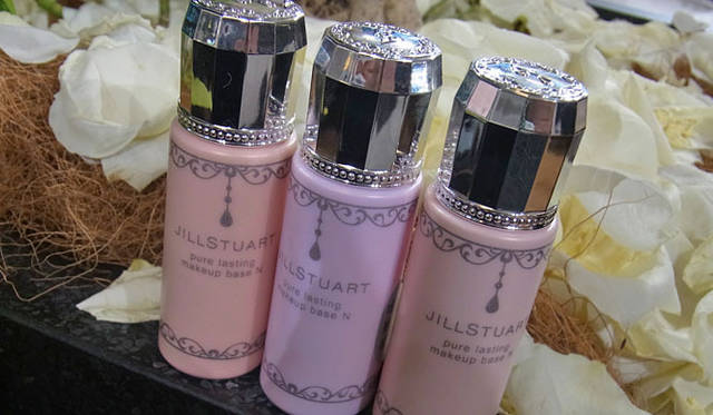 <strong>SAKURA｜第10回 軽やかにスキントーン</strong>　「ジルスチュアート」 “ピュアラスティング メークベースN”