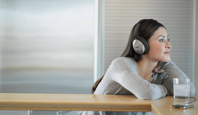 <strong>BOSE｜ボーズ</strong>　アラウンドイヤータイプ「QuietComfort<sup>®</sup>15」