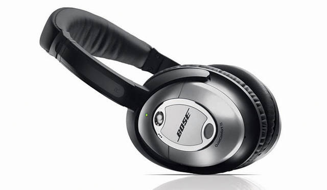 <strong>BOSE｜ボーズ</strong>　アラウンドイヤータイプ「QuietComfort<sup>®</sup>15」