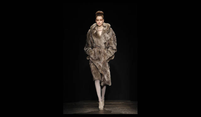 <strong>DONNA KARAN NEW YORK｜ダナ キャラン ニューヨーク</strong> 2011年秋冬コレクション速報