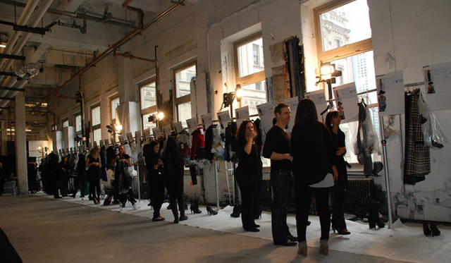 <strong>Catherine Malandrino｜キャサリン・マランドリーノのNEW YORK通信 vol.04</strong> フィッティング場所。全40ルックが勢ぞろい。