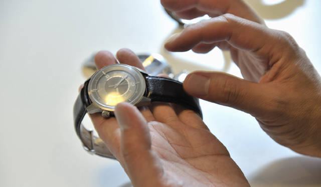 <strong>My Own Watch｜小山薫堂さん</strong>　「このジャガー・ルクルトには、シリアルナンバーにおもしろいエピソードが」（小山さん）