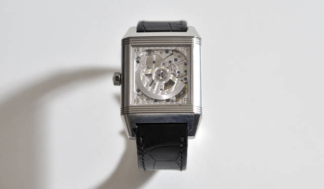 <strong>My Own Watch｜小山薫堂さん</strong>　ジャガー・ルクルトのレベルソ クオドラ。裏はスケルトンになっている。