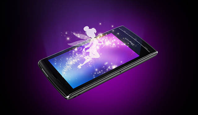 <strong>Disney Mobile｜ディズニー・モバイル</strong>　スマートフォン「DM009SH」　ディズニーの世界が立体的に楽しめる「3D壁紙」。© Disney