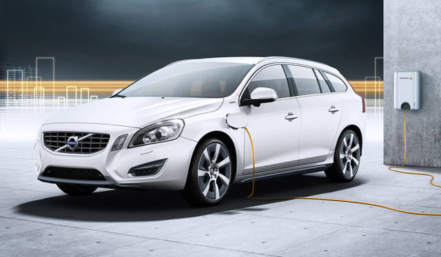<strong>VOLVO V60 Plug-in Hybrid｜ボルボ V60 プラグイン ハイブリッド</strong>